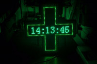 Apotekarski krst 80x80cm sa jednim redom dioda i displejem u sredini