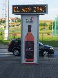 Totem sa stranicama od prosvetljenog Back light vinil platna sa štampom u kombinaciji sa žutim led diplejem